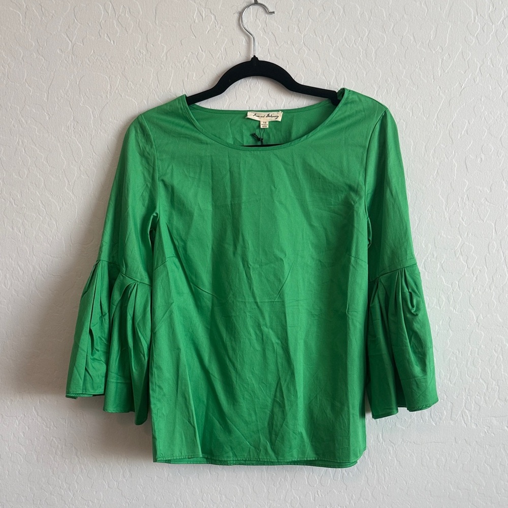 NWT Jane & Delancey Green Blouse with Bell Sleeves Size XS.